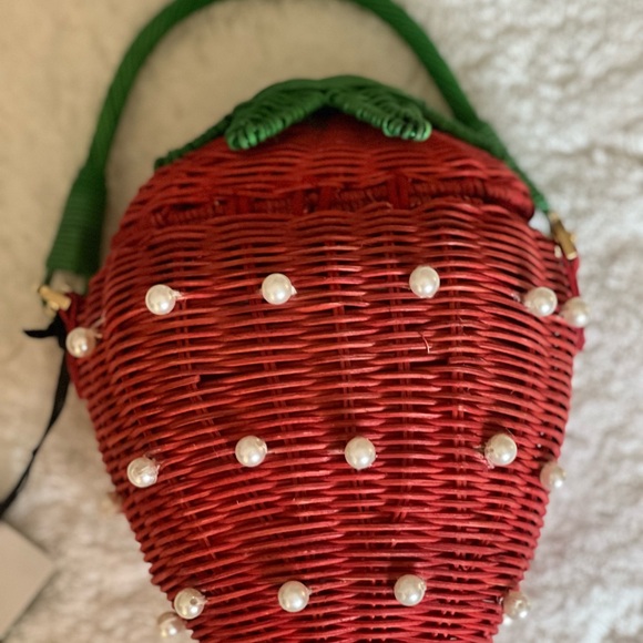 Kate Spade x Target Pearl-Embellished Strawberry Basket Bucket Bag - Picture 6 of 9